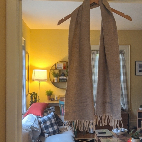 Dolce and Gabbana scarf 70% wool/30% cashmere - Picture 1 of 4